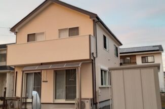 土浦市でアスファルトシングル屋根の家の塗装工事！3週間の工事で新築のような外観に！