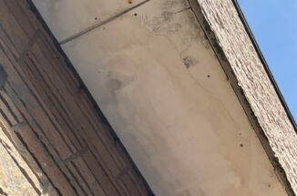 土浦市で工事のご相談！湿気でボロボロの軒天は張り替えが必要です！