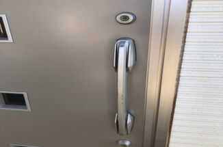 土浦市で現地調査！玄関ドアで外壁が破損？シーリング劣化など細かいところまでみていきます