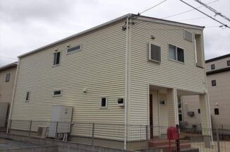 行方市、バイオ洗浄で黒ずんでいた外壁が真っ白に！本来の白さを取り戻すことが出来ました！