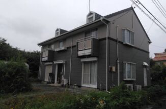 台風で屋根棟板金と雨樋が破損。火災保険適用で交換工事を行いました。