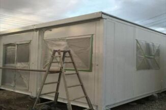 海が近い立地にあるプレハブの塗装を行いました。