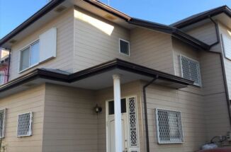 屋根、外壁を塗装を行い屋根にはガイナを使用。