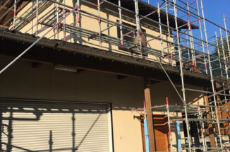 薬品を使い木部を塗装汚れに強い塗料を外壁に使用