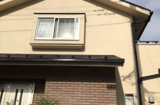 つくば市現場！外壁のクラック補修後、家屋全体を塗装していきました。