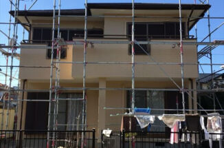 屋根や壁やベランダなどの塗装工事を行いました。