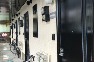 塩害被害や目立つコケを修繕！アパート塗装工事！