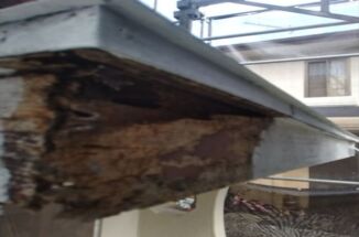 土浦市で空き家のリフォーム中。木が腐食してボロボロ！破風板を補修！