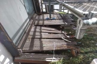 土浦市で木枠補修。ボロボロだった縁側は撤去して木枠を補修しました。