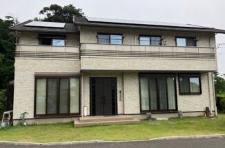 石岡市で外壁クリア塗装！コーキング打ち替え＆軒天塗装の様子をご紹介！