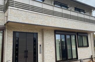 石岡市塗装現場！クリア塗装前に外壁をバイオ洗浄液で徹底洗浄！