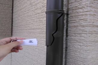 石岡市で現地調査。ボールがぶつかって雨樋破損!