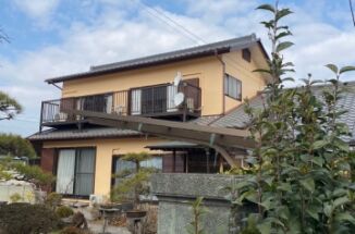 小美玉市、築30年の一戸建て外壁塗装工事現場！漆喰補修を行って約１ヶ月の工事がすべて完了です！