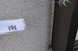 小美玉市で現地調査。サッシ周りは雨漏り注意！サッシから伸びるクラック