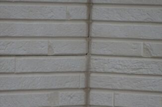 石岡市で現地調査。シーリングにも外壁にもヒビ割れが？！