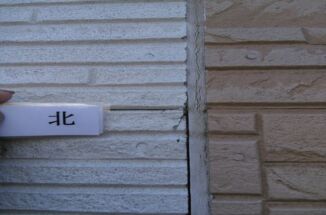 石岡市現地調査。大丈夫？！ヒビ割れのはいったシーリング！築8年の窯業系サイディング外壁