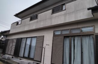 石岡市：プラチナシリコンREVO2000IRで外壁塗装！黒ずんでいた外壁がきれいに！