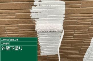 石岡市の雨漏り現場で外壁塗装。外壁重ね目の隙間は補修をして雨漏り対策万全！