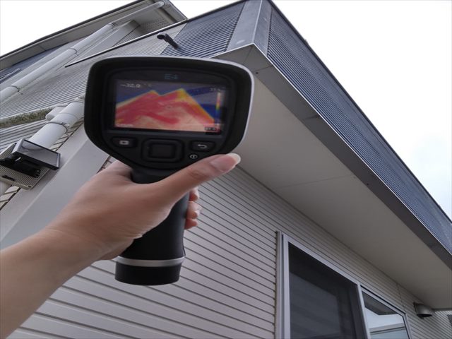 赤外線サーモグラフィーで調査をする様子 Image