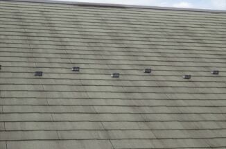 小美玉市で現地調査。7年目のスレート屋根に縞模様が？！