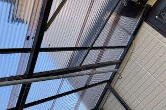 石岡市：倉庫屋根のポリカ波板を交換して採光性＆耐久性を向上させます！