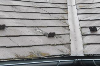 かすみがうら市：塗り替えてもひび割れが目立つスレート屋根をカバー工法で雨漏り対策！