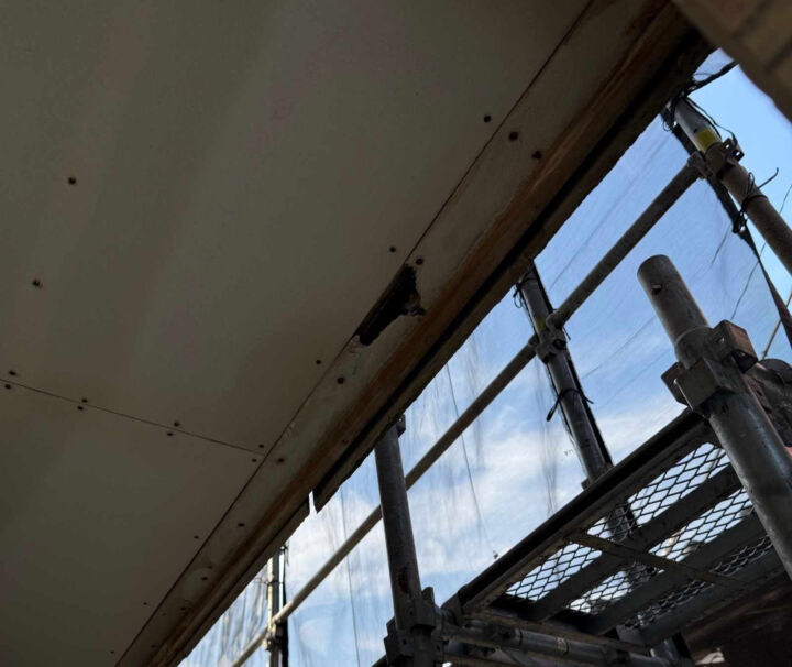 行方市でボロボロの軒天