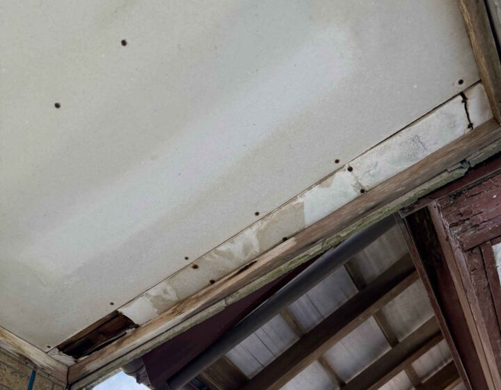 行方市でボロボロの軒天