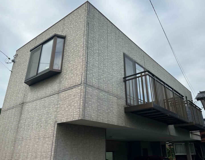 行方市で劣化した窯業系サイディング外壁