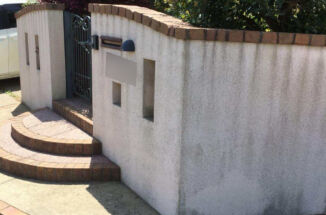 土浦市：塀と天窓をきれいにしたい！そんなことできるの？部分補修も霞美装におまかせください！