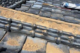 かすみがうら市：雨漏りの原因は棟の形状にあった！？棟瓦を組み直して雨漏り補修＆耐久性アップ！