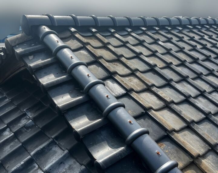 かすみがうら市で雨漏り修理で棟取り直しをした瓦屋根