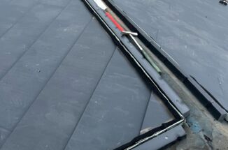 土浦市：「屋根てっぺんが浮いている」雨漏りが心配で霞美装に棟板金の補修をご相談いただきました