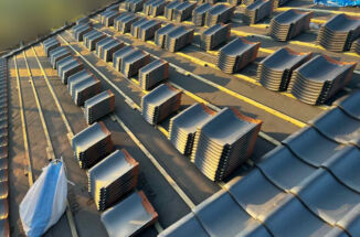 かすみがうら市：訪問営業業者の杜撰な屋根工事を是正！ガタガタの瓦屋根を葺き直してきれいな仕上がりに！