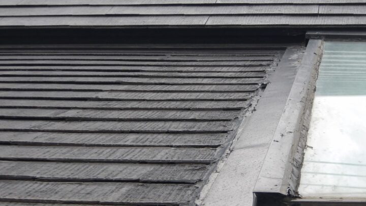 石岡市：天窓にべったりとついたシーリング