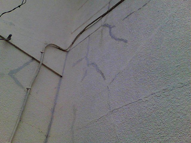 かすみがうら市：外壁塗装前。クラックが目立つ外壁