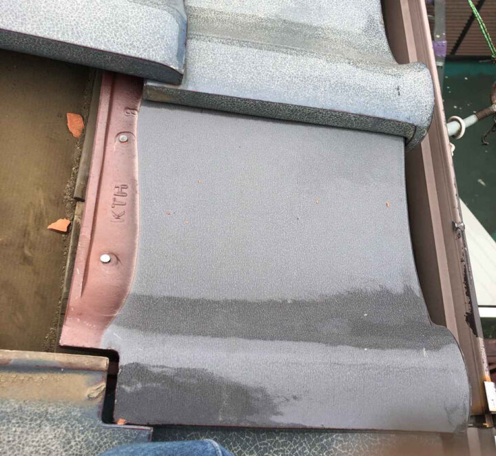 かすみがうら市：欠けた瓦の交換