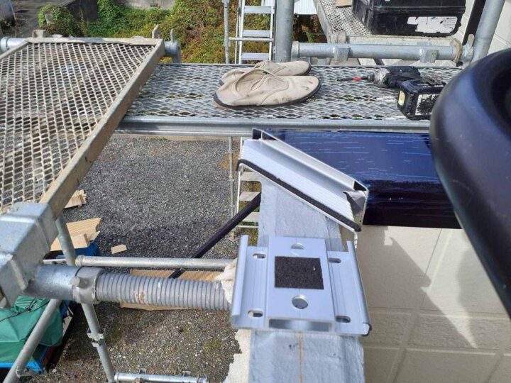 つくば市：ベランダ笠木固定金具