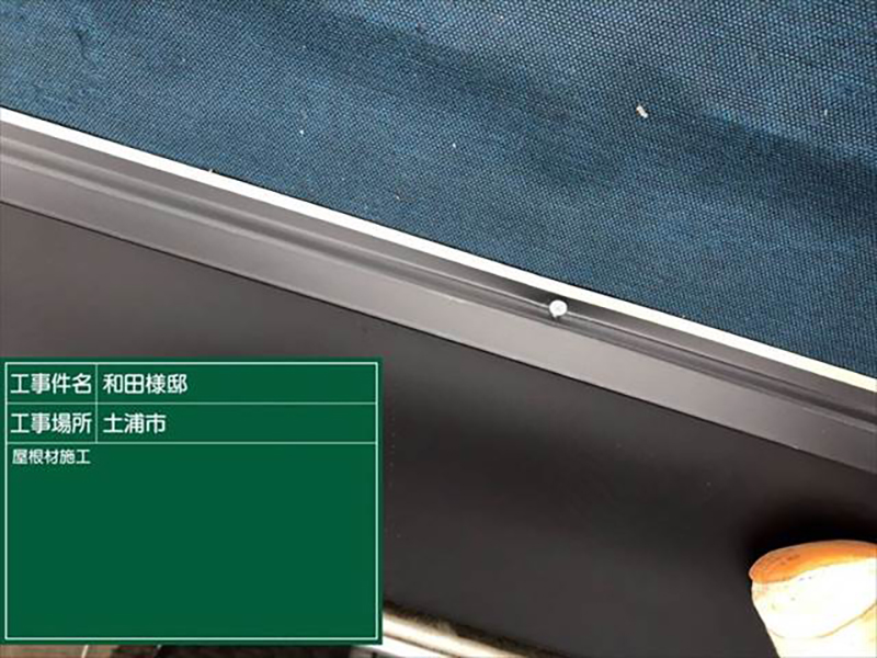 釘で打ち付けた様子です。