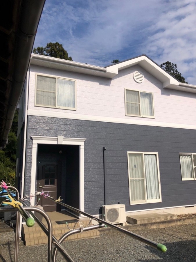 土浦市で家をメンテナンス！施工前とは色味が違うツートンカラーで外壁塗装！