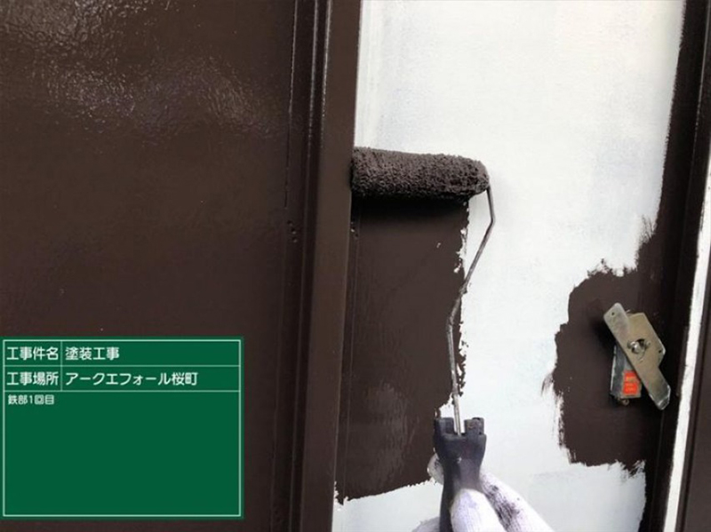 土浦市マンションの鉄部塗装。塗装で清潔のあるエレベーターに！