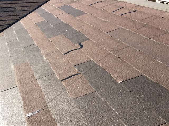 土浦市｜スレート屋根の屋根材が欠けて雨漏りの危険性！火災保険適用で応急処置