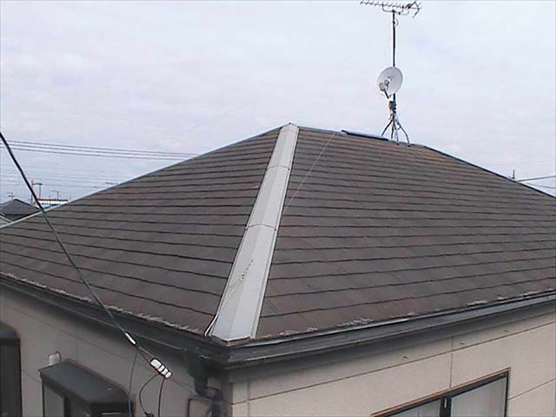 土浦市の施工現場、屋根は多く見られるスレート屋根でした。屋根などの高い部分は高所カメラを使用して確認をしています。