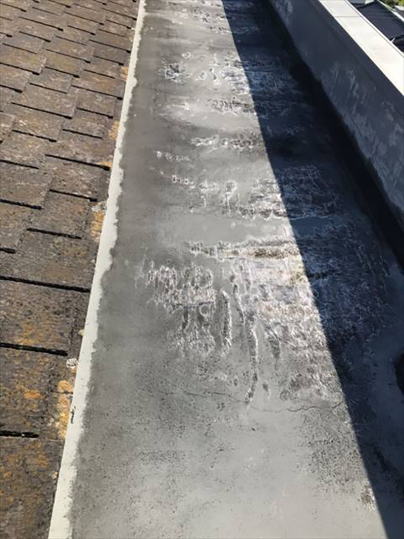 屋根防水の部分も劣化しています。