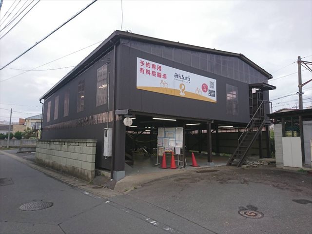 土浦市｜鉄骨2階建て駐輪場の塗装リフォーム！ボロボロだった外観が見違えるほど綺麗になりました