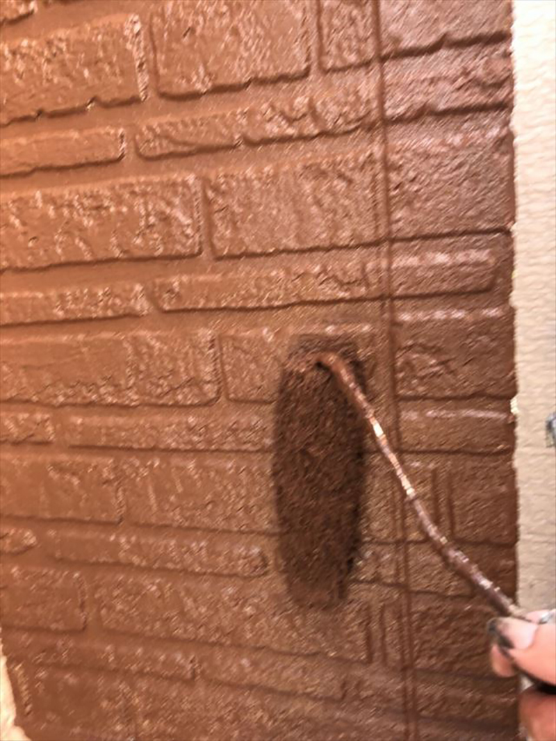 外壁の上塗りになります。
