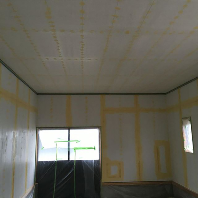 内壁の下塗り完了になります。  二回施工をし塗料の膜をしっかり作りました。
