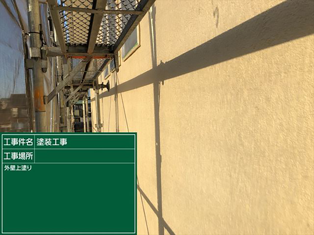 石目調外壁の塗装完了になります。  今回外壁には超低汚染リファインMF-IRと言う汚れに強い塗料で施工いたしました。