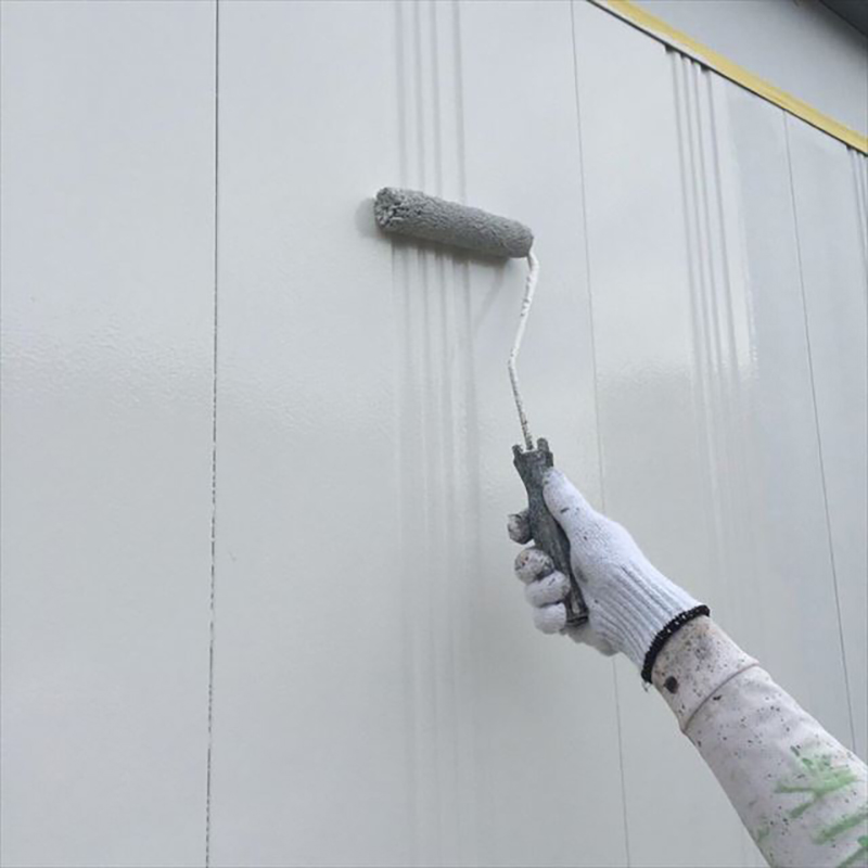 外壁の中塗りになります。