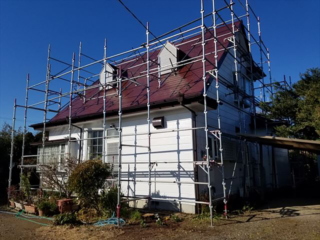 鉄板サイディングを塗装。屋根を遮熱塗料で施工